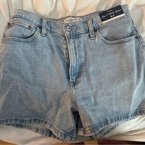 Abercrombie 4" mom shorts - NWT